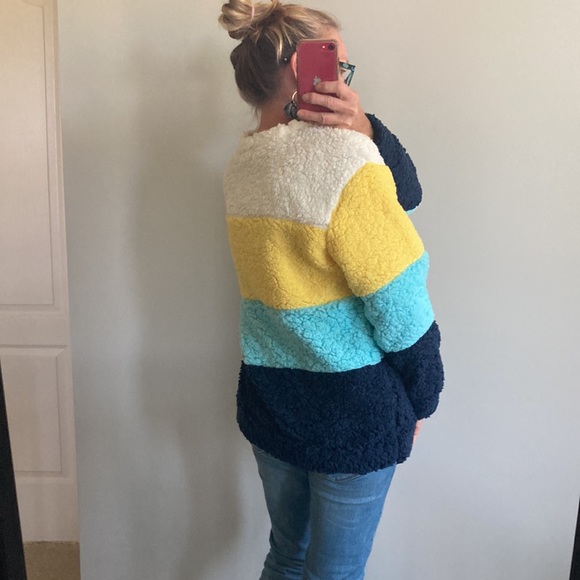 Color Block Long Sleeve Fuzzy Top - Picture 6 of 9